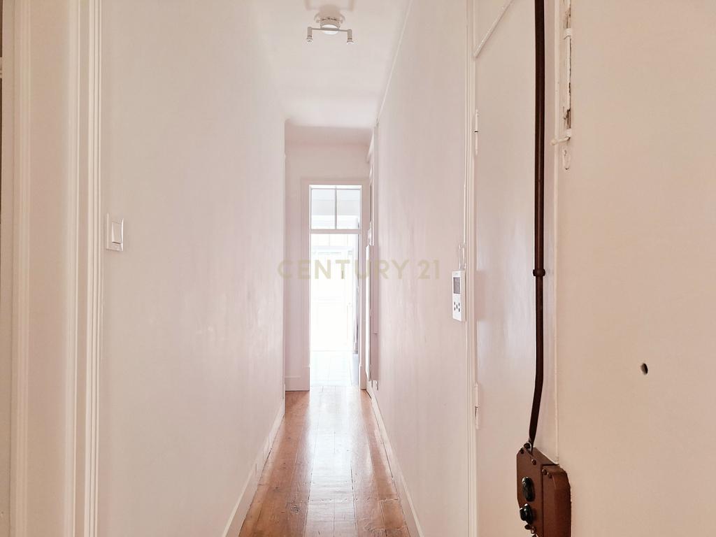  Apartamento T3+2 para Arrendamento em Campolide - Image 30