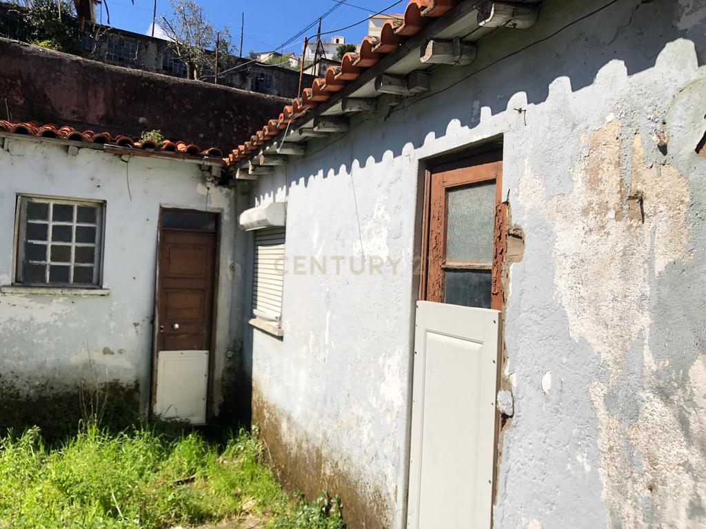 *Moradia para Reabilitação no Centro da Covilhã – Oportunidade Única* - Image 9