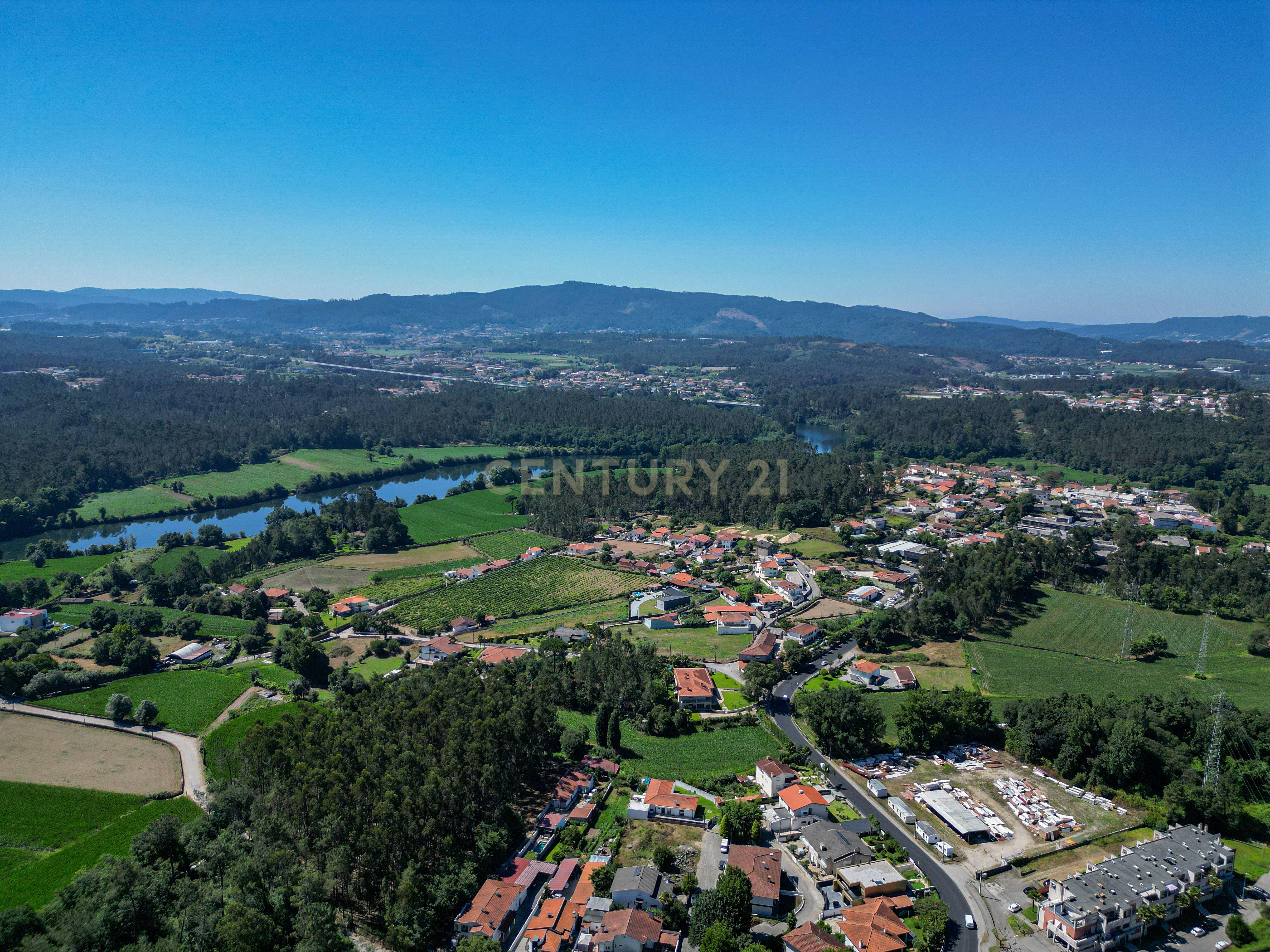 Fotografia 2 de Terreno ER1 com 8.334 m² e 6.600 m² de Construção | Excelente Oportunidade para Promotores