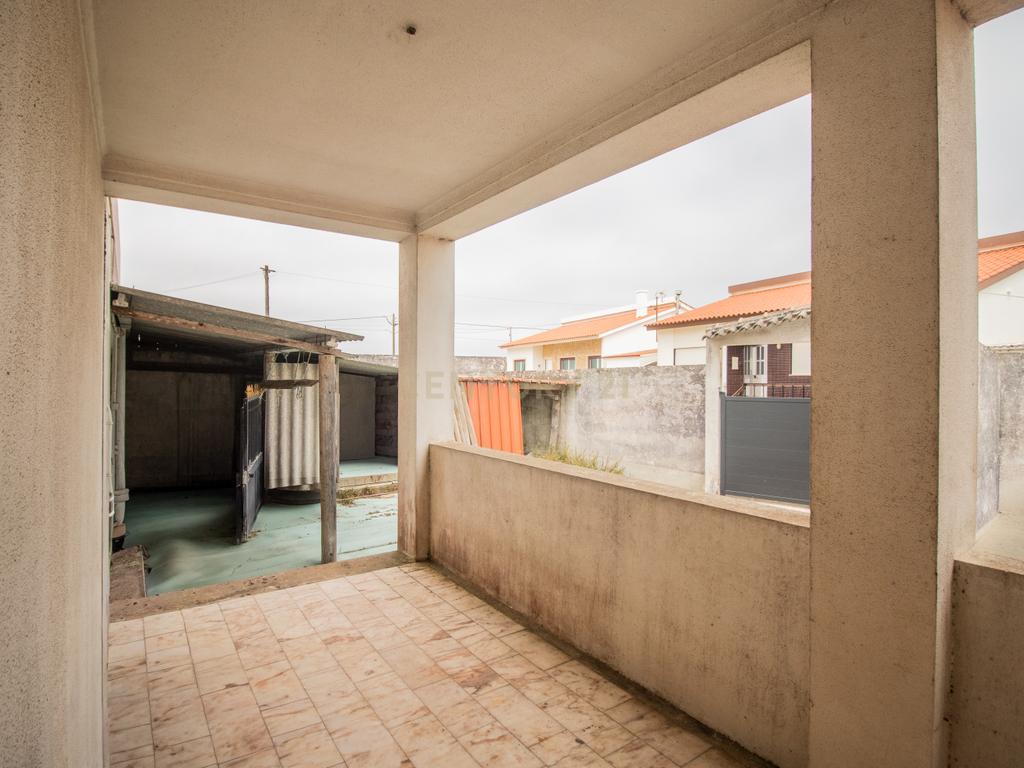Moradia com vista mar, situada numa aldeia piscatória a 200m da praia - Image 37