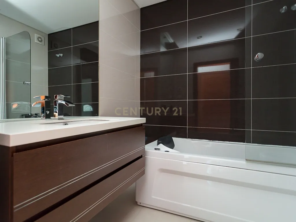 Apartamento T2 num condomínio com Vista Panorâmica em Odivelas, Famões - Image 21