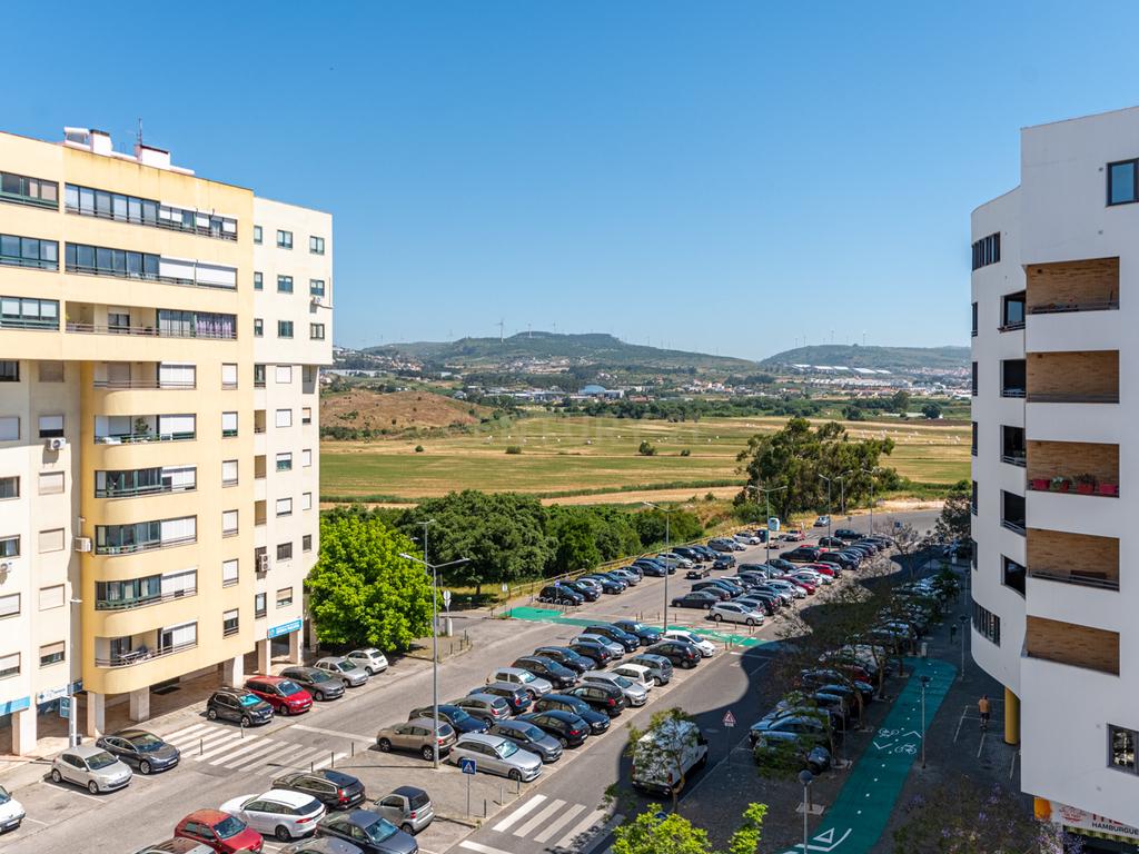 Apartamento T4 na prestigiada Urbanização Quinta do Infantado, Loures com Vista Panorâmica sobre as Lezírias - Image 36