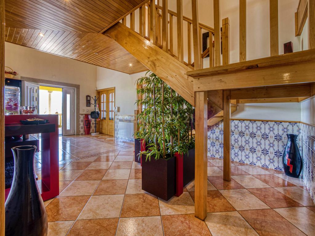 Moradia localizada na capital de distrito, no coração do Nordeste Transmontano. - Image 15