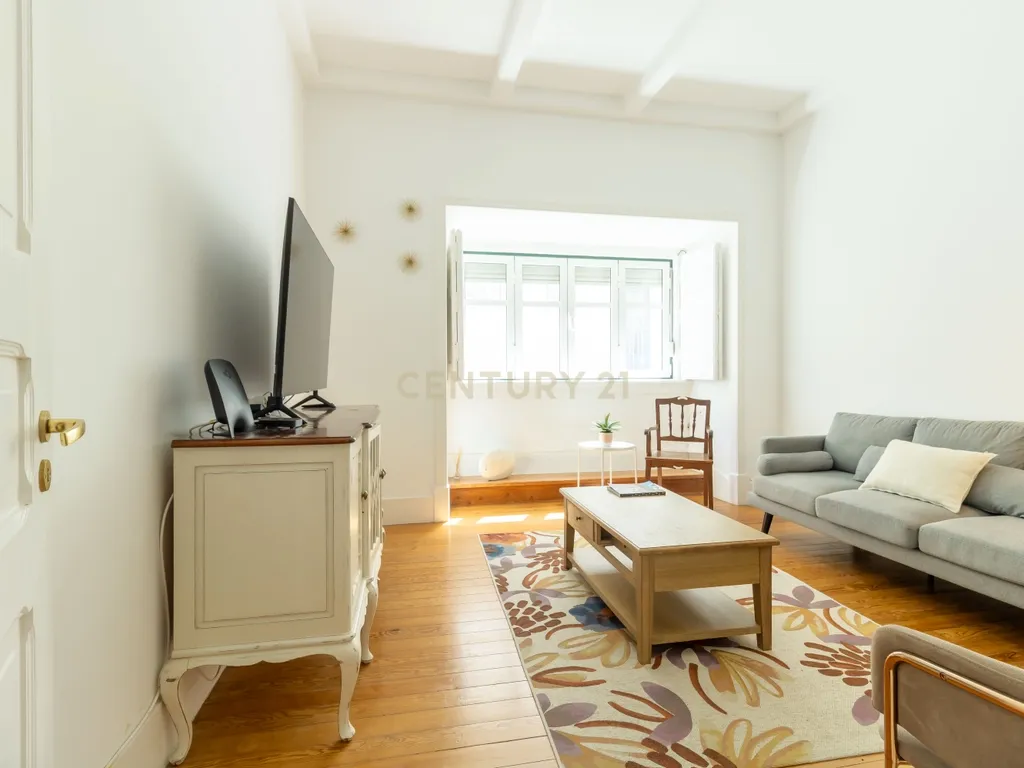 T2 Remodelado com Charme e Vibe Cosmopolita em Sapadores - Image 3