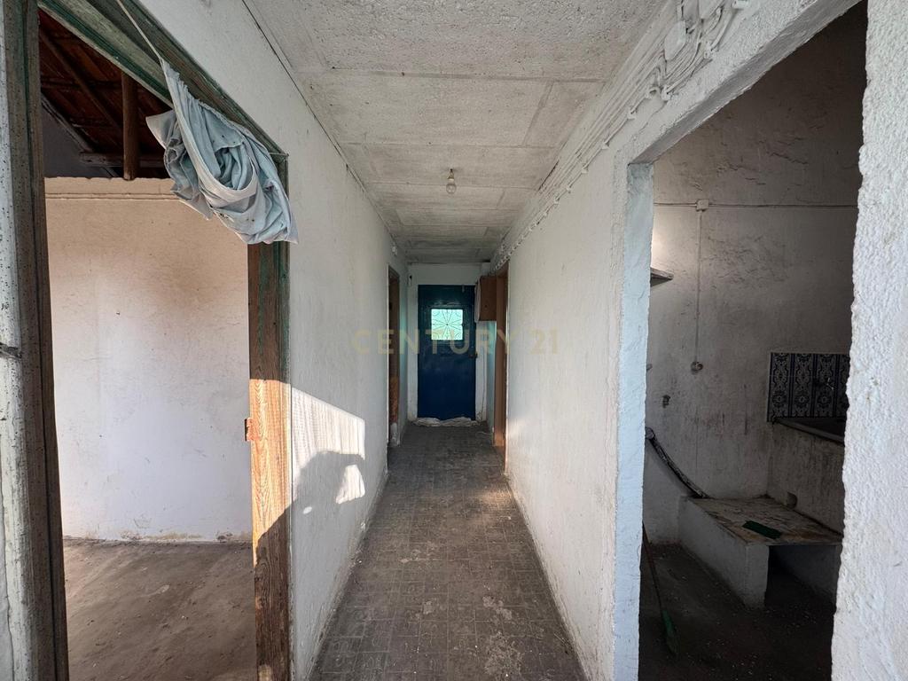 Moradia Isolada implantada em lote com 820 m2 na Aldeia Nova da Aroeira - Image 13
