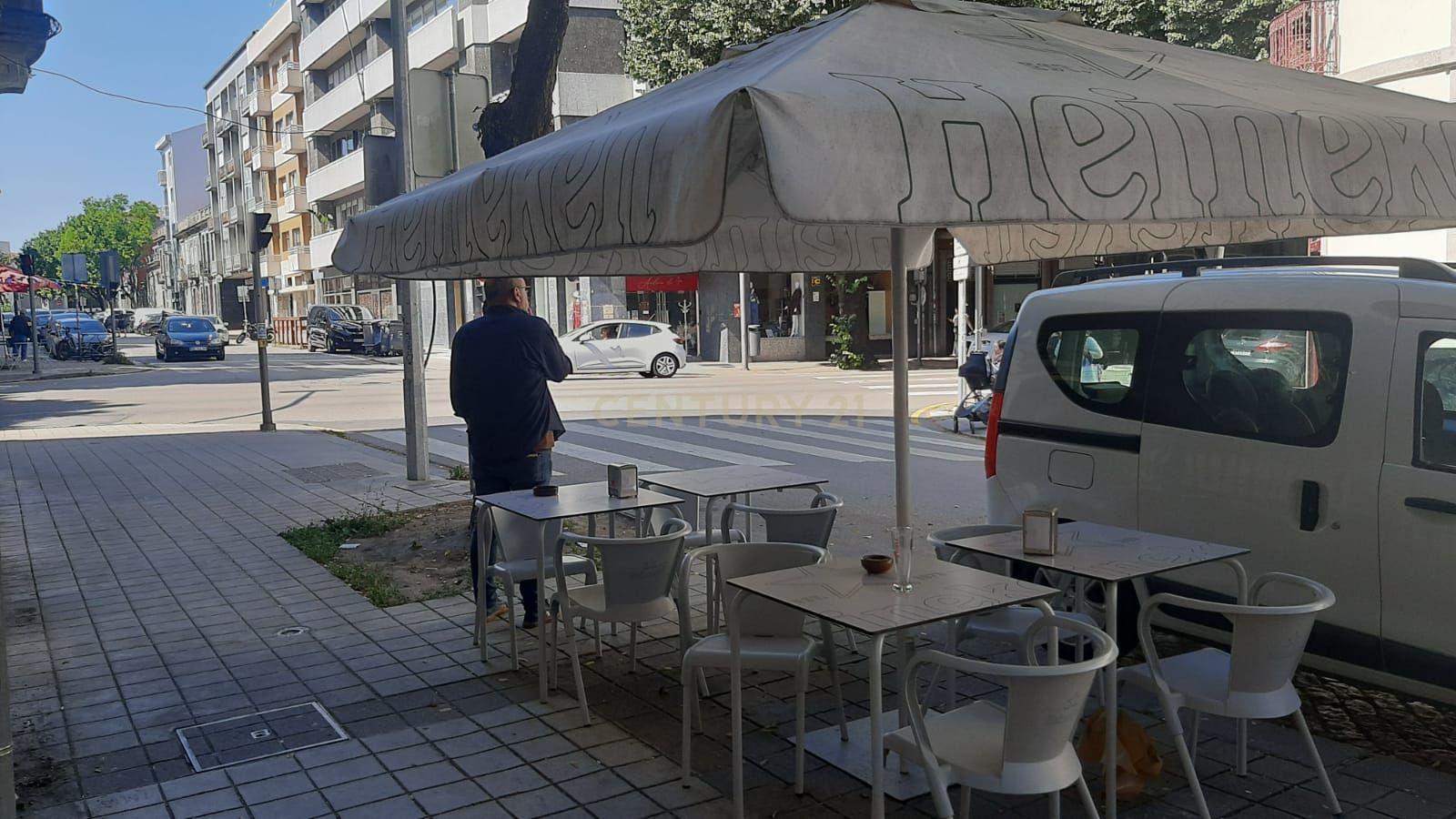 Fotografia 9 de Trespasse de café snack-bar na baixa do Porto