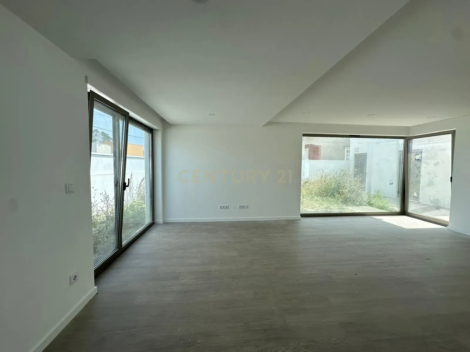 Fotografia 8 de Casa Nova em Cacia, Aveiro - 4 Quartos e Jardim Privado