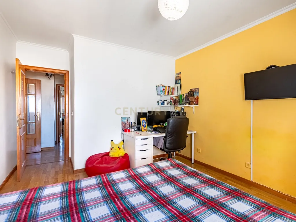 Exclusivo T4 Duplex na Urbanização da Cavaleira | 205 m² de Área Total | Parqueamento - Image 17