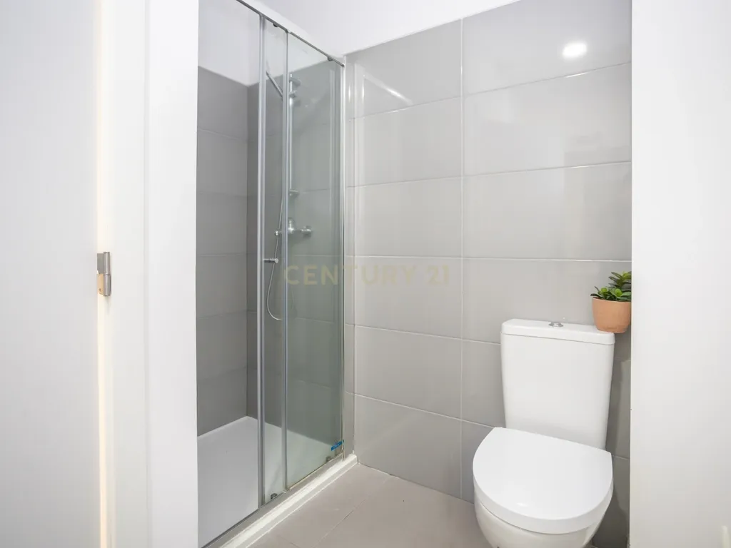 Prédio de Charme Totalmente Renovado no Coração da Baixa de Setúbal – Investimento de Excelência - Image 56