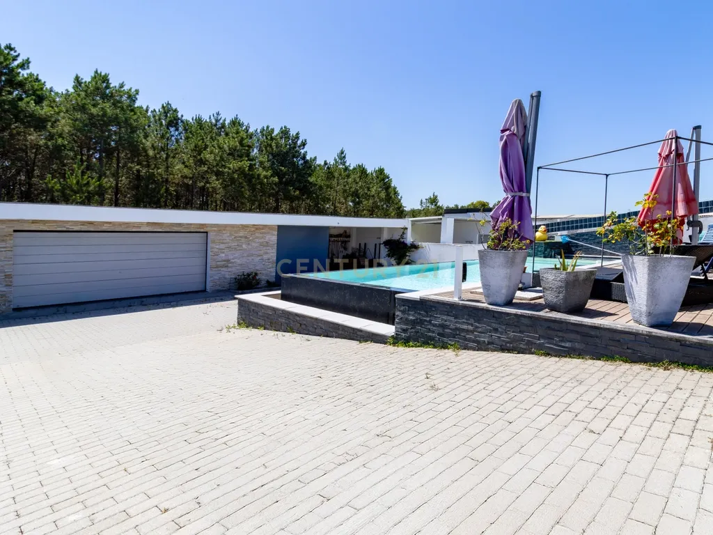 Casa de Luxo com Jardim Piscina e Jacuzzi na Marinha Grande - Image 36