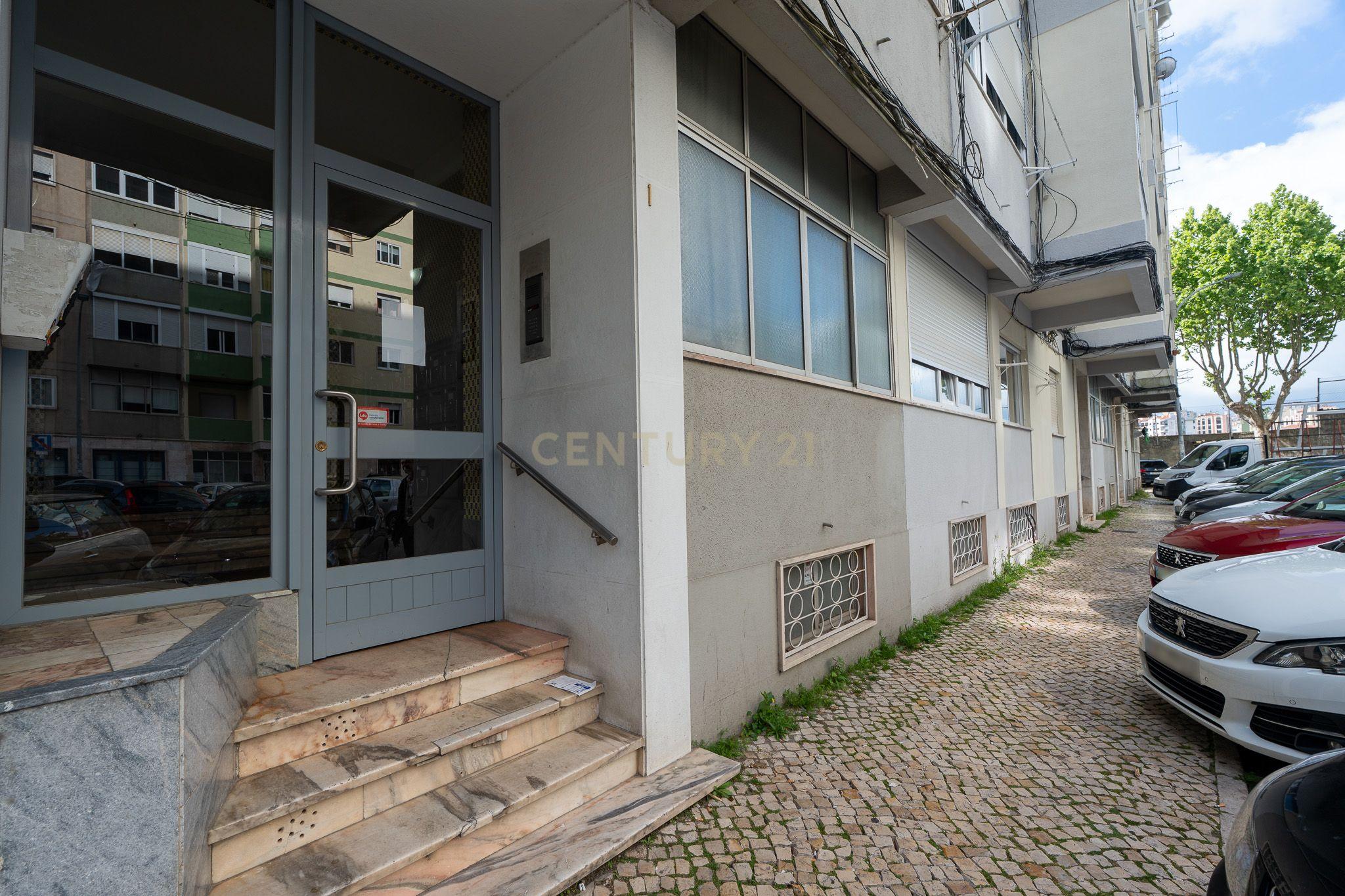 T1 com excelente potencial na Falagueira - Venda Nova - Image 2
