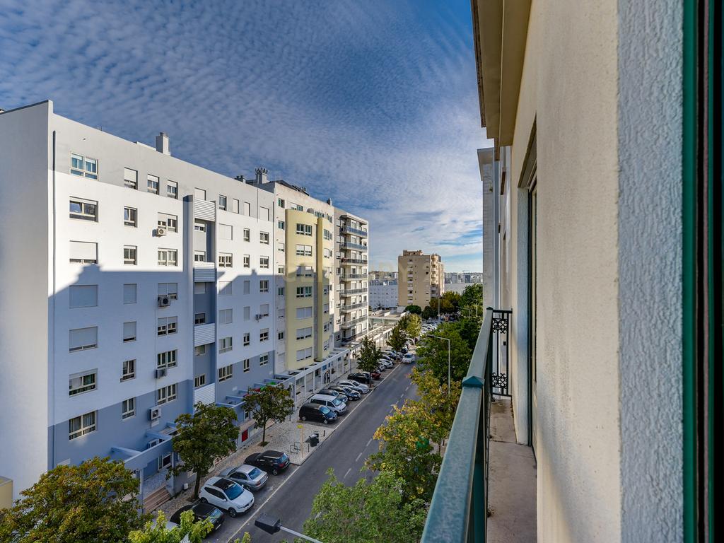 Apartamento T3+Box em Telheiras – Rua Fernando Lopes Graça - Lisboa - Image 32