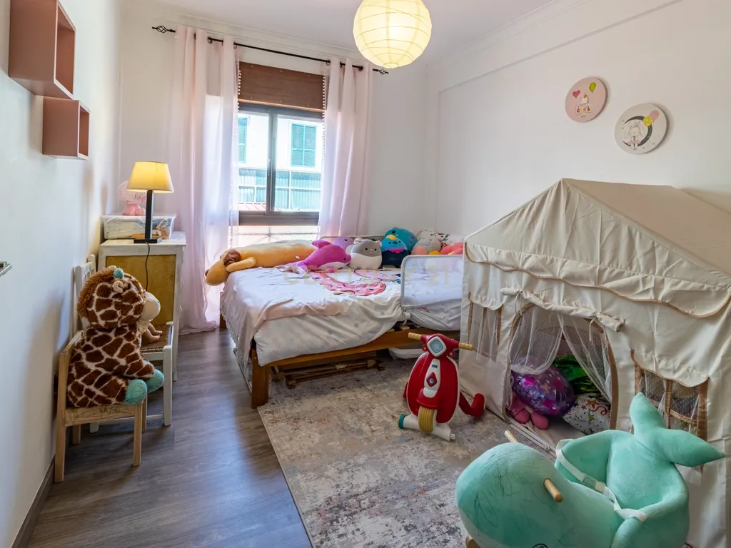 Apartamento T3 Espaçoso e Luminoso em Zona Tranquila de Sesimbra - Image 18