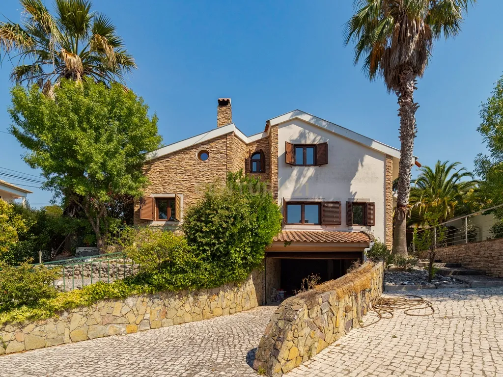 Moradia T4 Exclusiva com Piscina | Vista Serra da Arrábida | Setúbal - Image 8