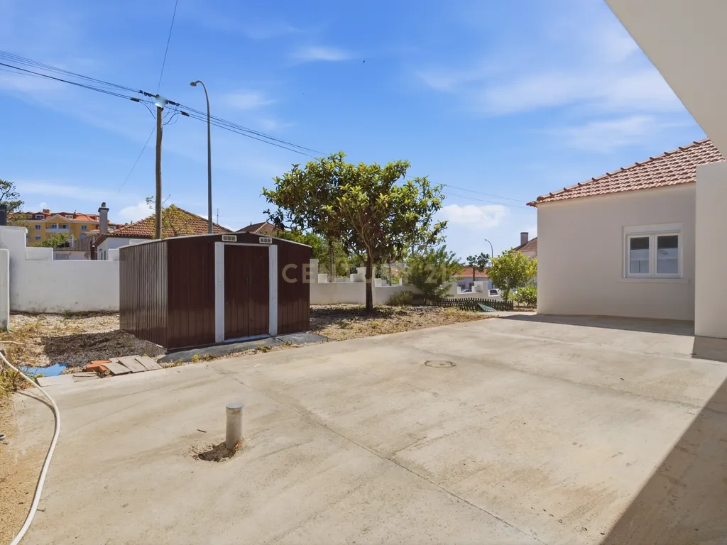 Moradia T4 Térrea Remodelada no Centro de Mafra | Privacidade, Conforto e Qualidade de Vida - Image 24