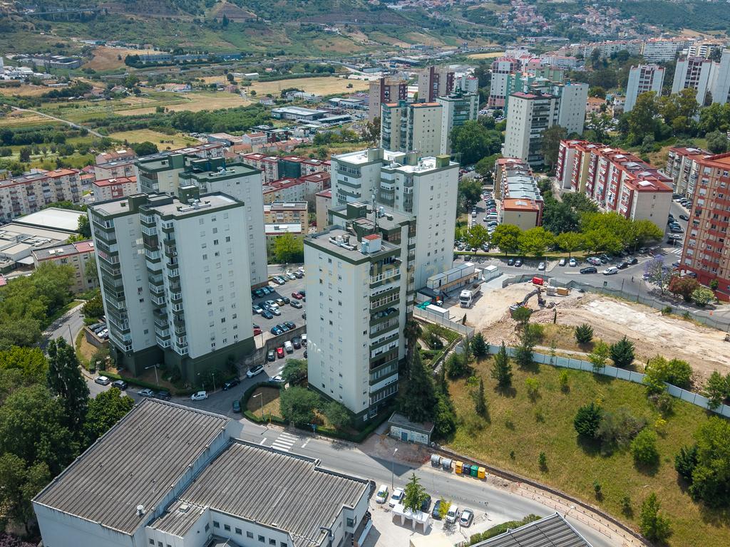 Apartamento T2 Remodelado PC Simão da Veiga Junior 1 - Santo António Dos Cavaleiros - Image 20