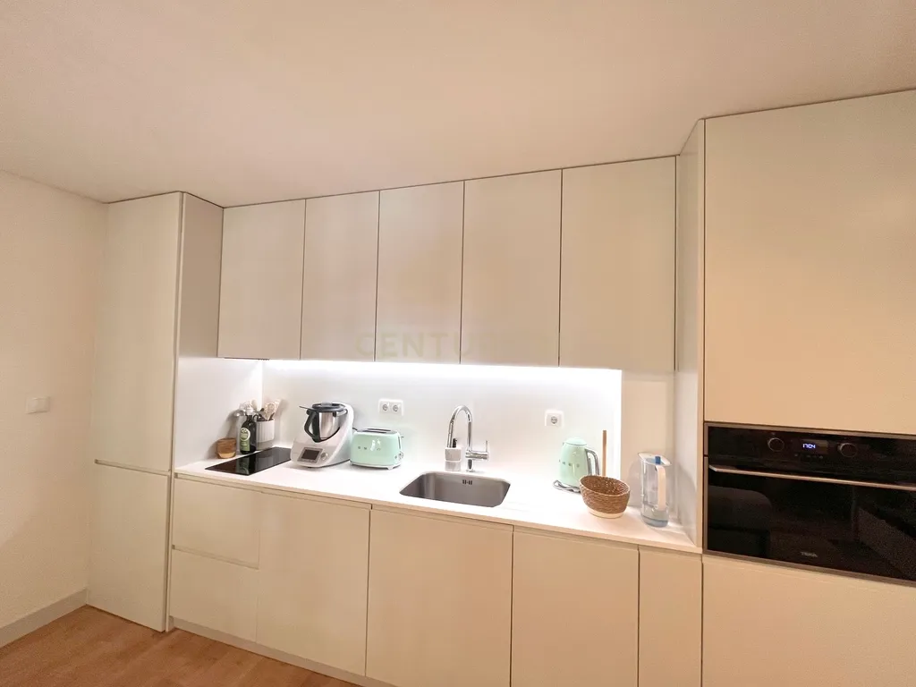 Moderno T1 em Lisboa - Perfeito para Viver ou Investir - Image 8
