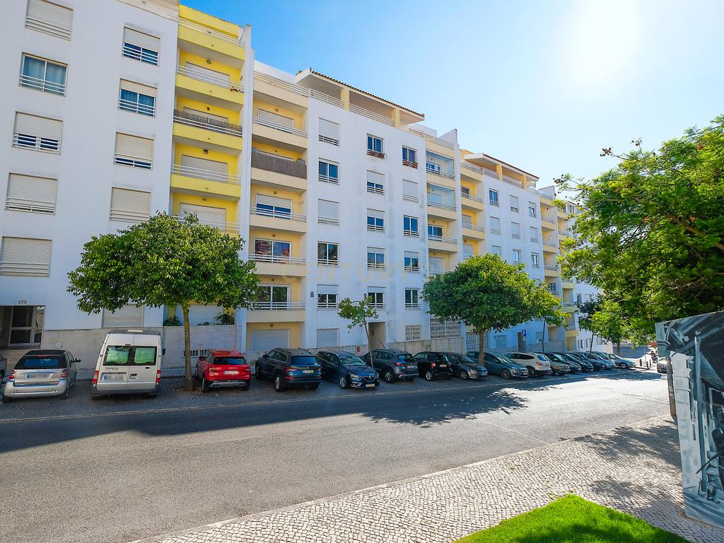 Apartamento T3 luminoso na Parede com varandas, garagem e arrecadação - Image 22