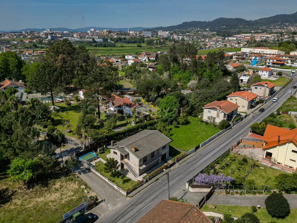 Moradia T3 + T2 em Amares com Jardim e Garagem - Image 42