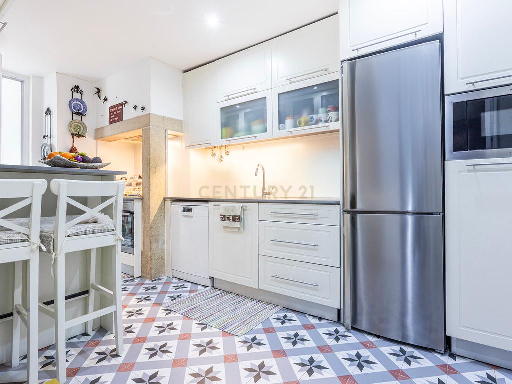 Apartamento T4 Duplex Renovado em Arroios, Lisboa - Image 30