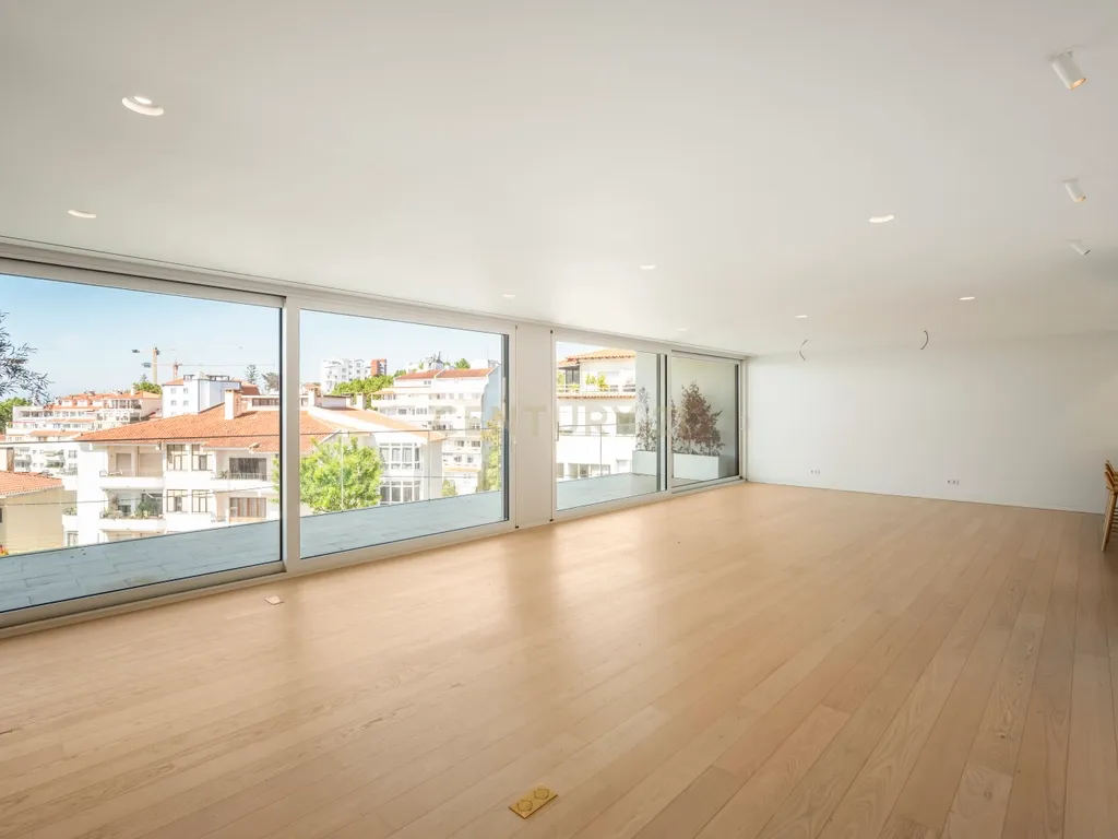 Apartamento T4 com Vista Mar em Condomínio Privado – Monte Estoril - Image 5
