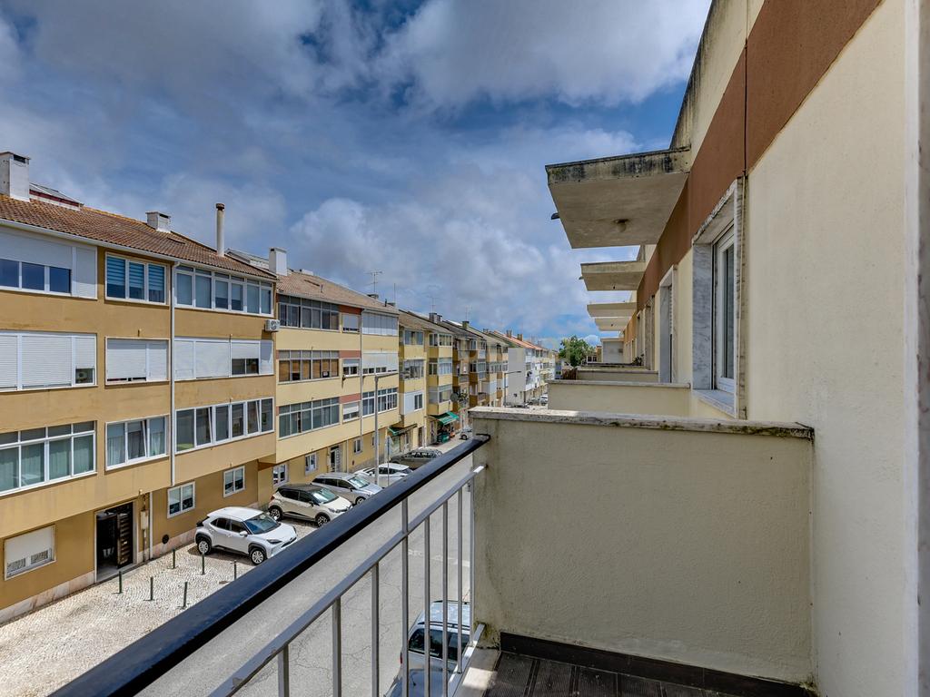 Apartamento T3 em Cascais com Luz Natural e Boa Localização - Image 10