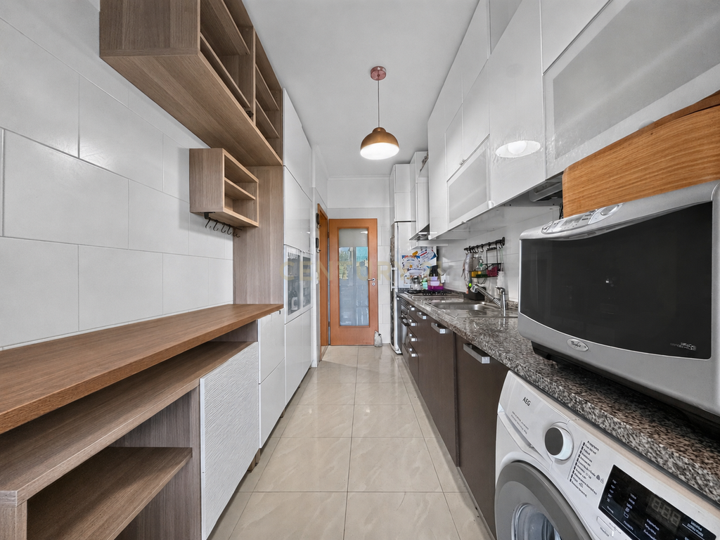 Apartamento T2 com Terraço de 37 m² na Urbanização do Bom Retiro - Image 5