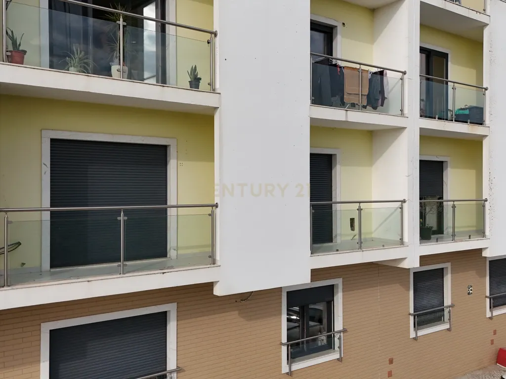 Apartamento T3 com Duas Varandas e Arrecadação, no Pinhal Novo - Image 27