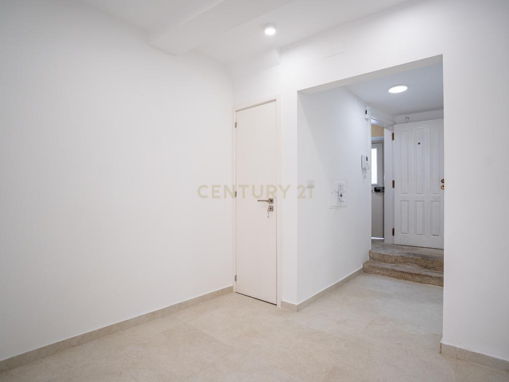 Apartamento T2 RC, Rua do Mato Grosso, Santa Engrácia, São Vicente - Image 7