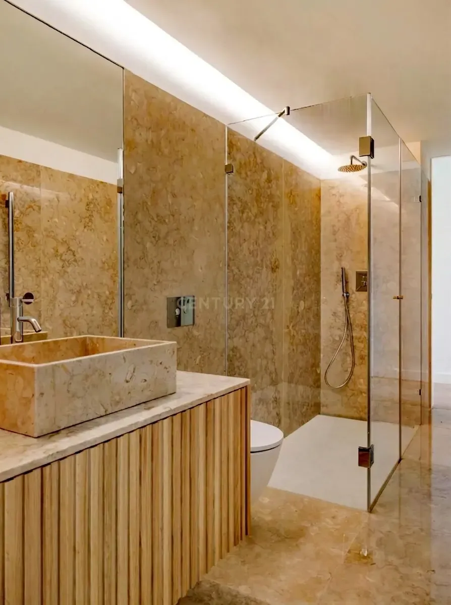 Fotografia 7 de Luxuosa Moradia T4 em Alcântara, Lisboa