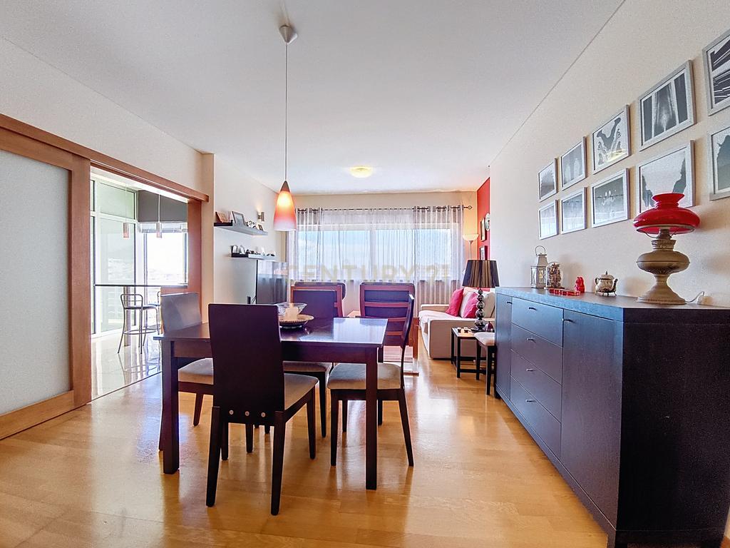 Apartamento T2 em Ponta Delgada com Garagem e Varanda - Image 3
