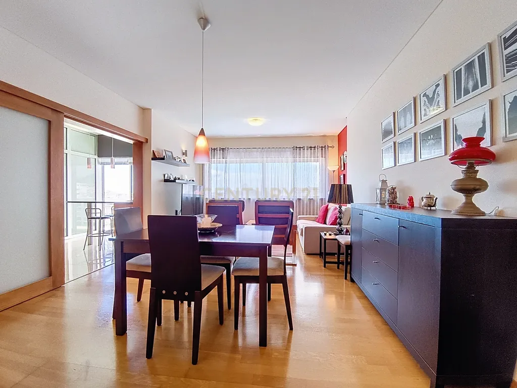 Apartamento T2 em Ponta Delgada com Garagem e Varanda - Image 3