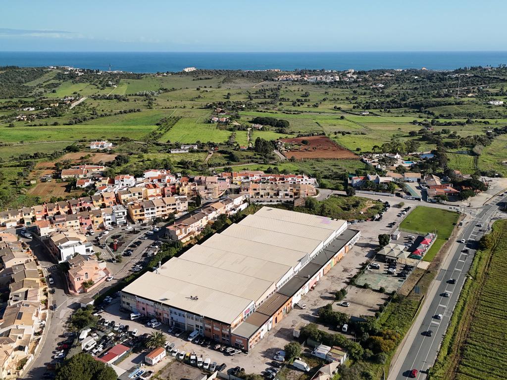 Armazém em Odiáxere - Lagos | Localização Estratégica e Excelente Acessibilidade - Image 2