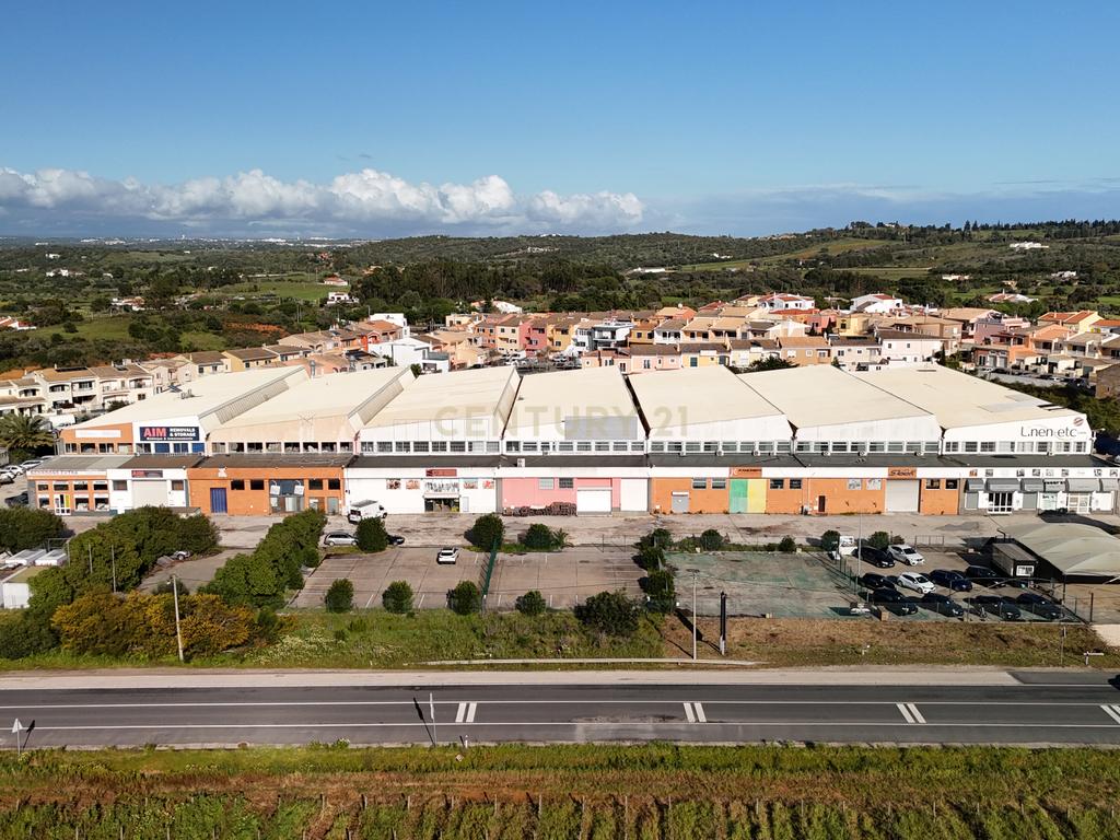 Armazém em Odiáxere - Lagos | Localização Estratégica e Excelente Acessibilidade - Image 1
