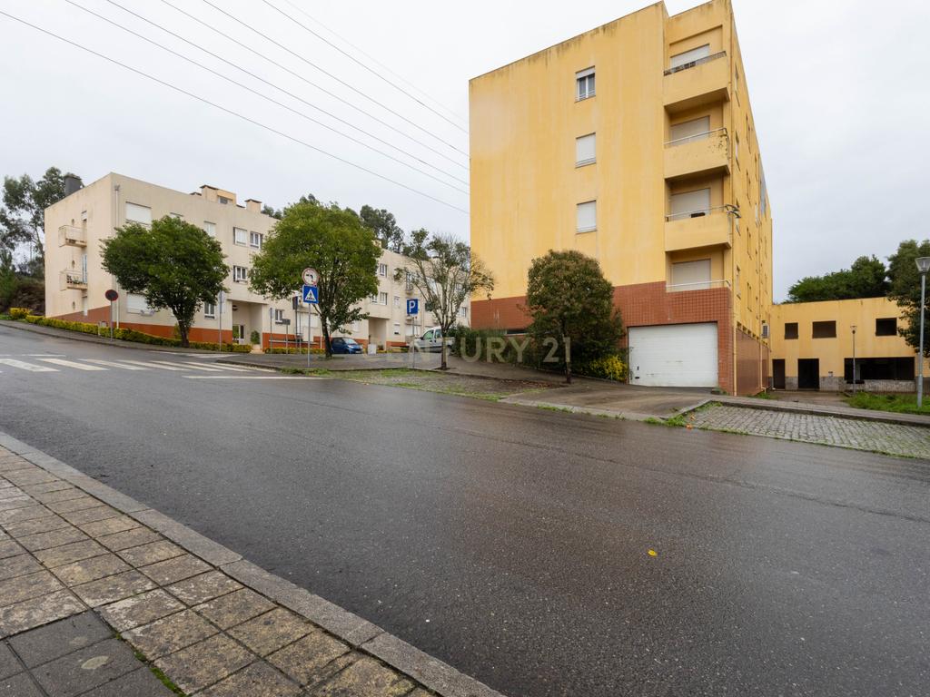 Conforto e Funcionalidade: T2 com Garagem em Ermesinde - Image 21