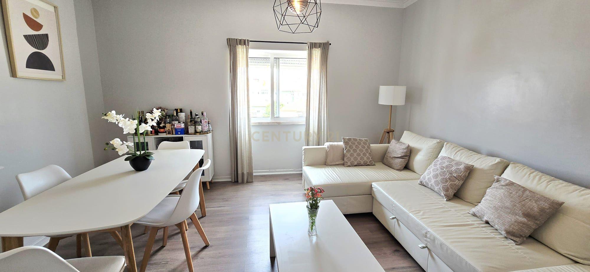 Fotografia 3 de Apartamento T3 em Almada – Conforto, Luz e Espaço Exterior