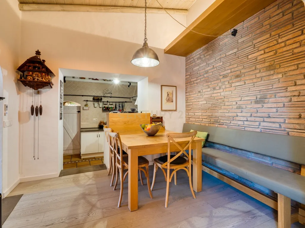 Propriedade com três habitações, piscina aquecida e sauna, num terreno de 10.000 m² - Image 8