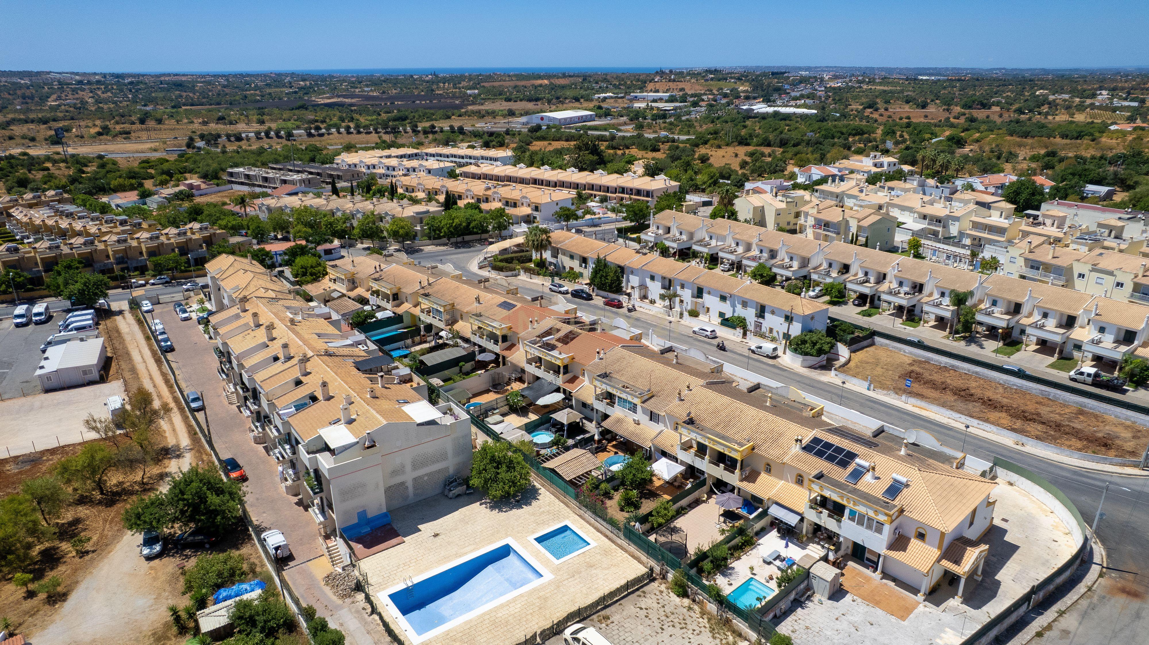Moradia com 3 quartos e jardim nas Ferreiras, Albufeira