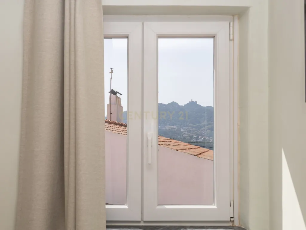 Duas moradias, um terreno com 650 m² e uma vista privilegiada para a Serra de Sintra - Image 53