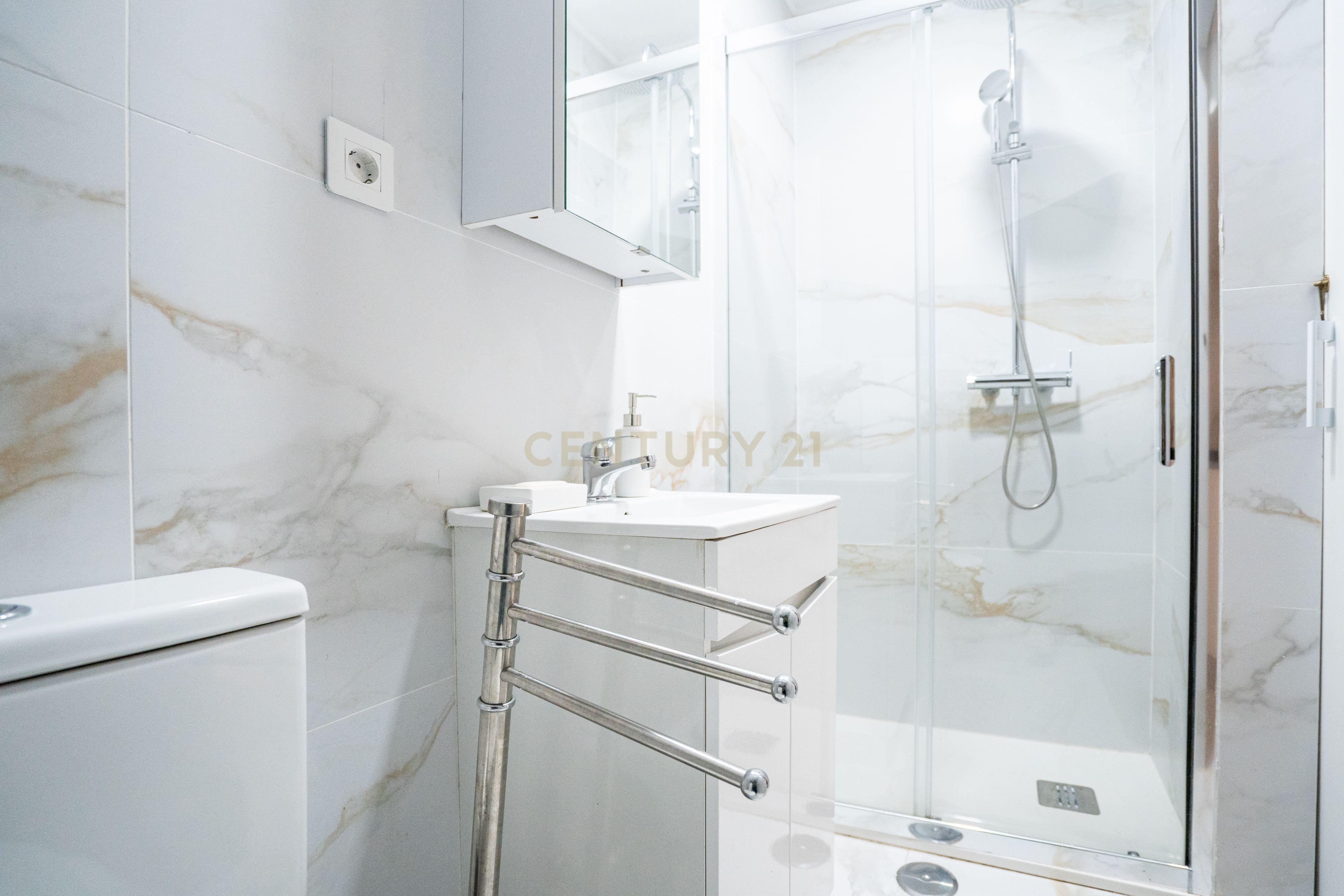Fotografia 12 de Loja - Armazém para Comércio remodelada na Amadora, Venteira