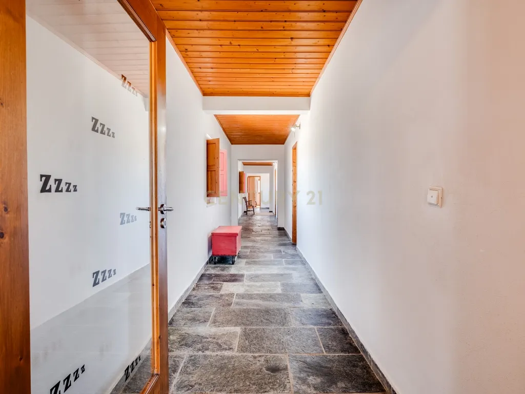 Moradia na Costa Alentejana de 4 Quartos e Arquitetura Tradicional com Piscina e Jardim – Odemira - Image 13