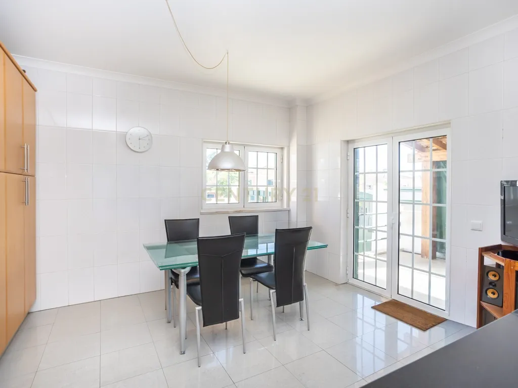 Moradia T4 em Setúbal | Conforto, Espaço e Privacidade - Image 25