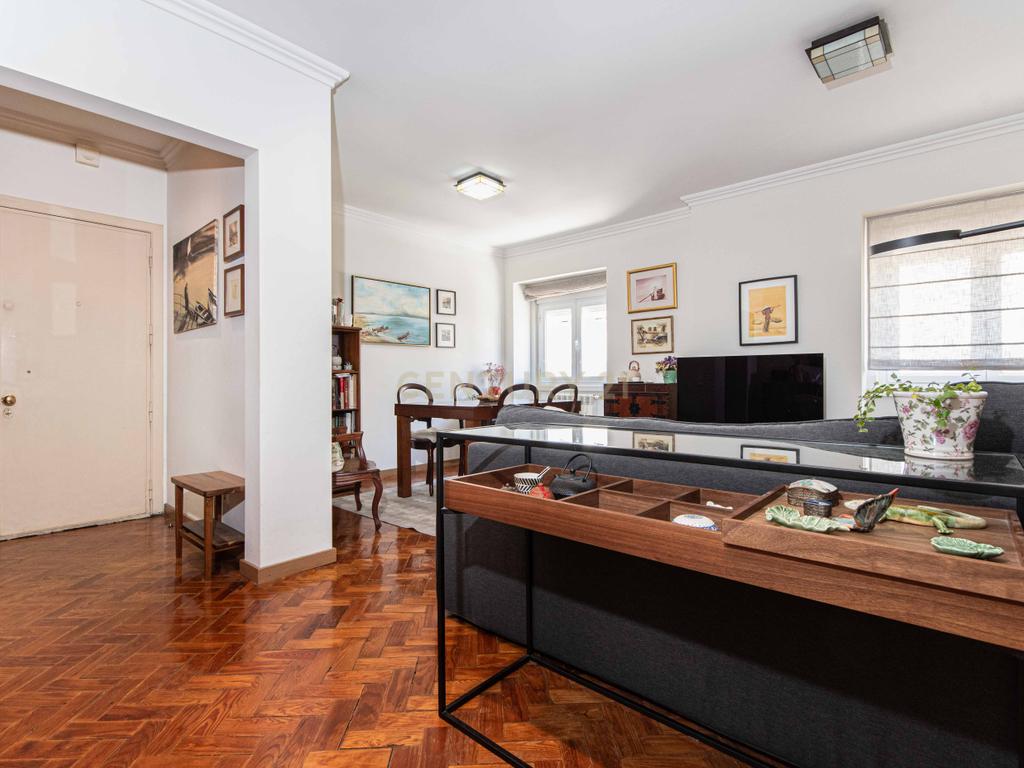 Apartamento T4 luminoso em Alvalade que combina estilo e localização premium - Image 13