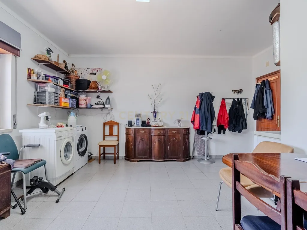 Moradia T5 com Garagem e Terreno em Sobral de Monte Agraço - Image 27