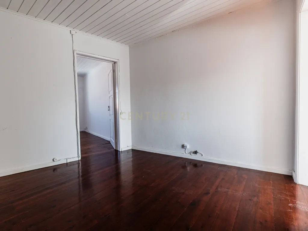 Moradia T3 com Terraço e Vista Mar em Santa Cruz, Lagoa - Image 25