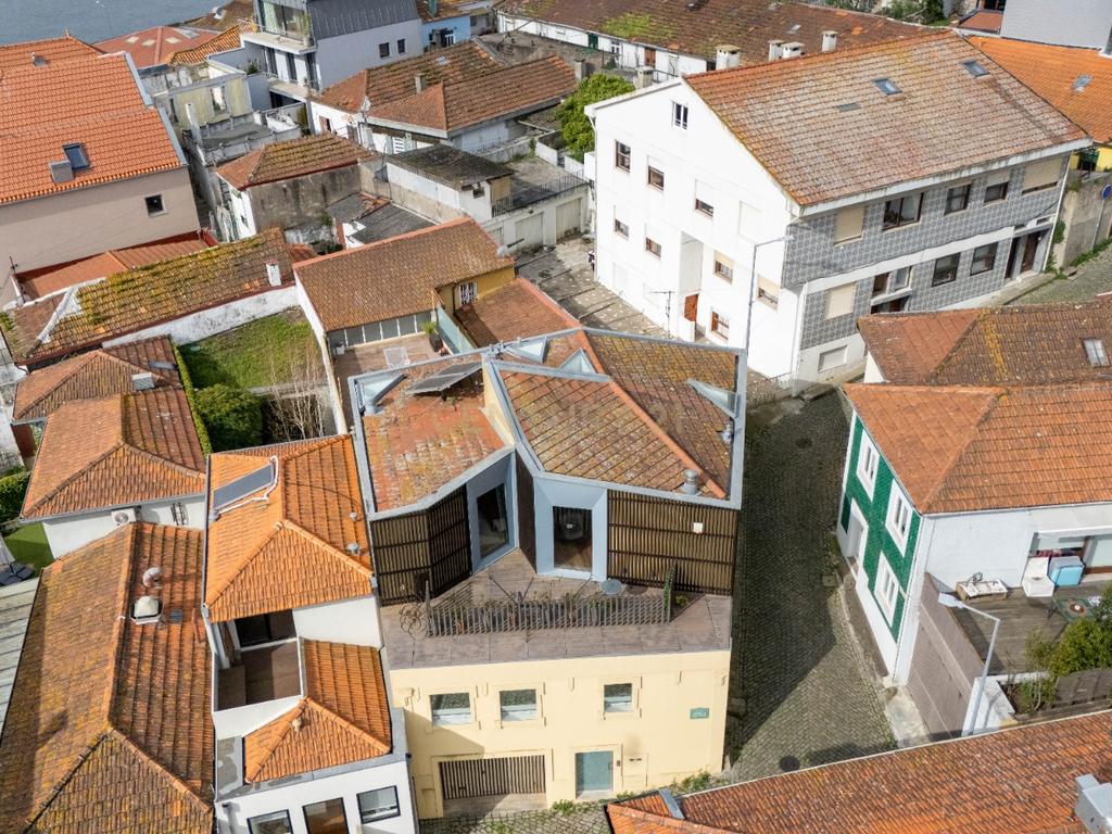 Exclusiva Moradia de Luxo no Coração do Ouro – Rua Senhor da Boa Morte, Porto - Image 8