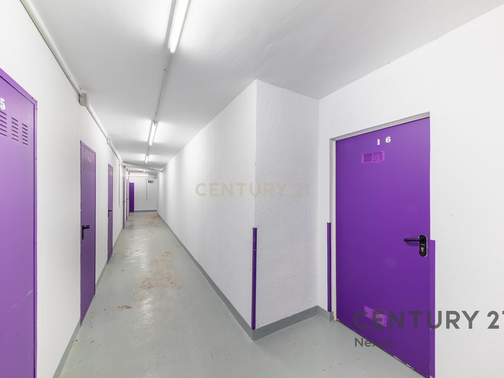 Oportunidade de Investimento em Mataró: Espaço com 21 Arrecadações - Image 8