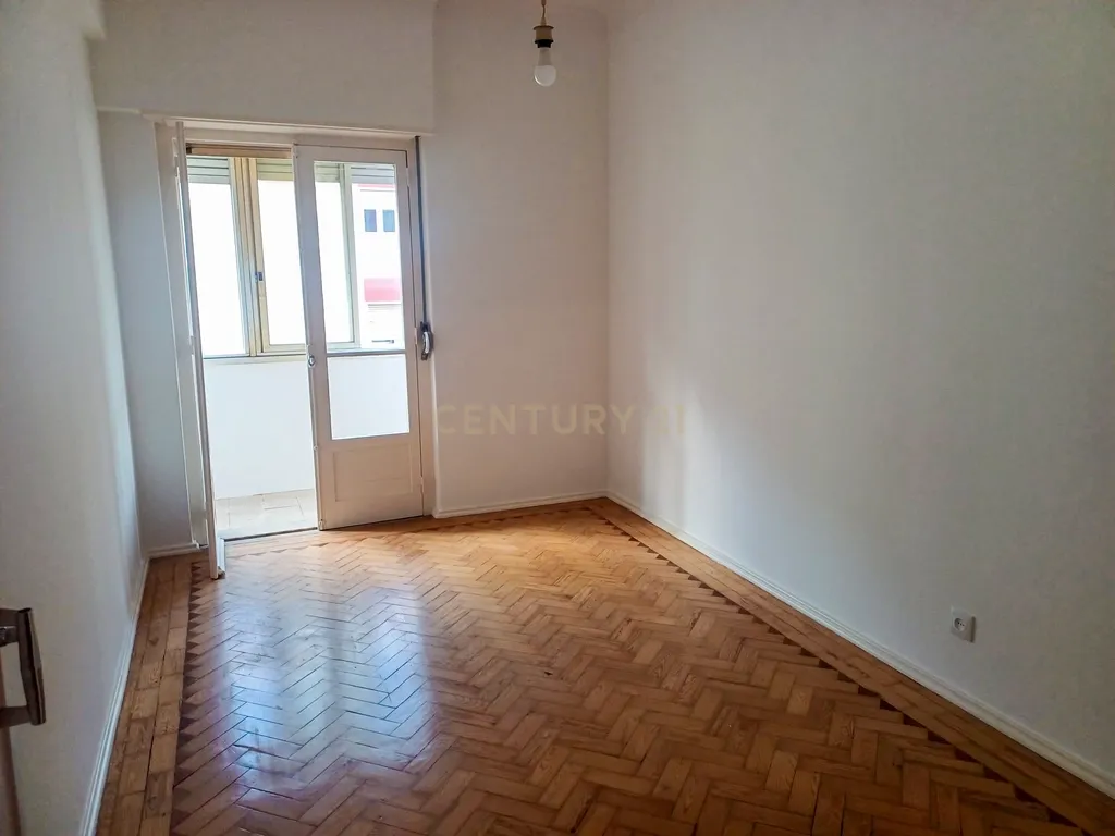Apartamento T2, recentemente renovado, no Lumiar Lisboa - Image 13