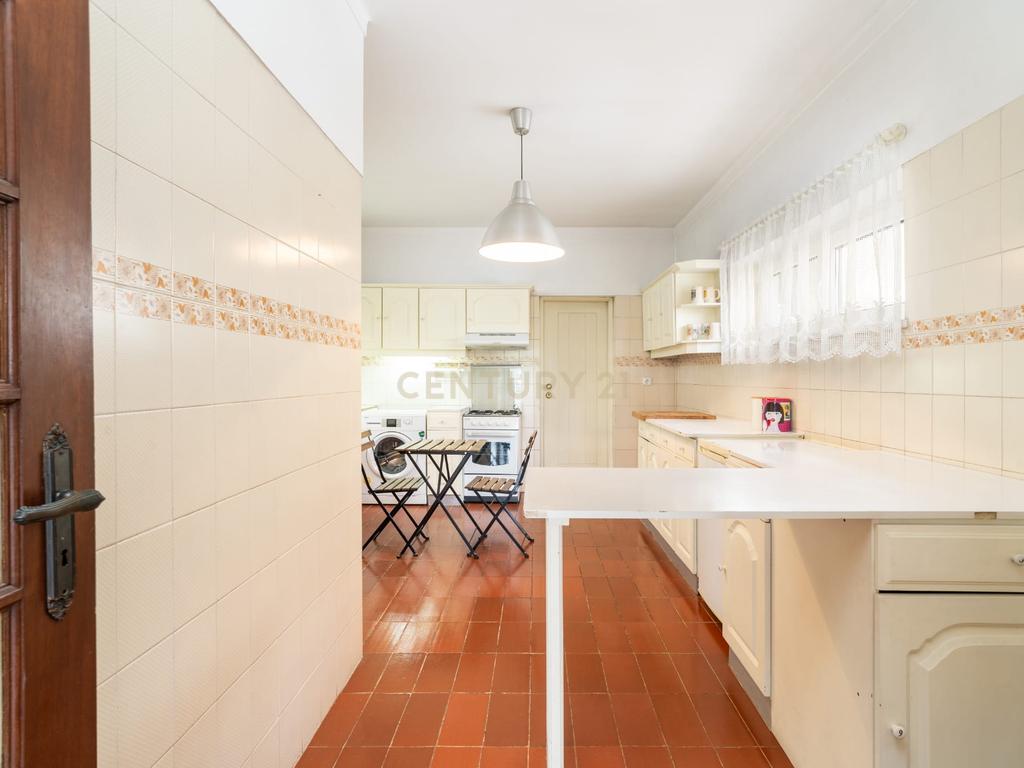 T3 Duplex com 2 Terraços, na Av. Elísio de Moura, em Coimbra - Image 13