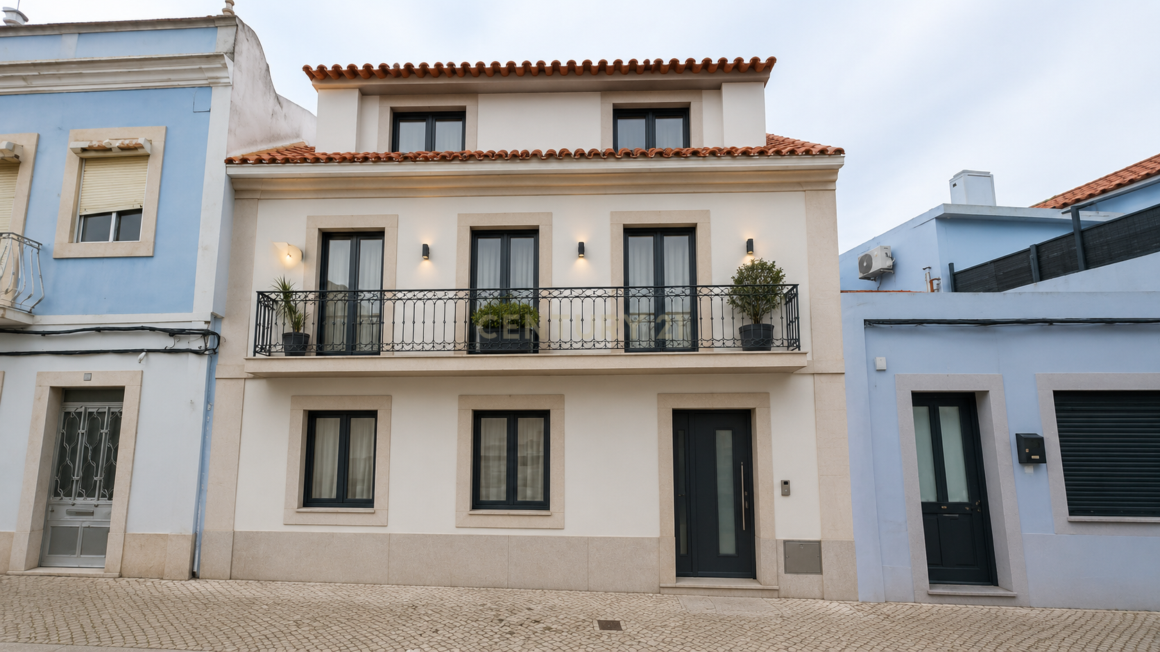 Fotografia 3 de Moradia Térrea com Potencial de Construção de prédio no Centro do Montijo